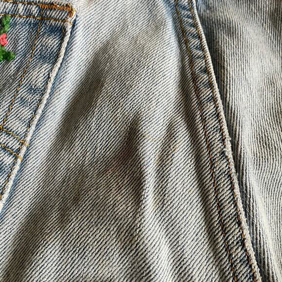 Vintage Levi's 505 Regular Fit Embroidered Denim Jeans 31x32 (31x31) Light Wash - Picture 5 of 16